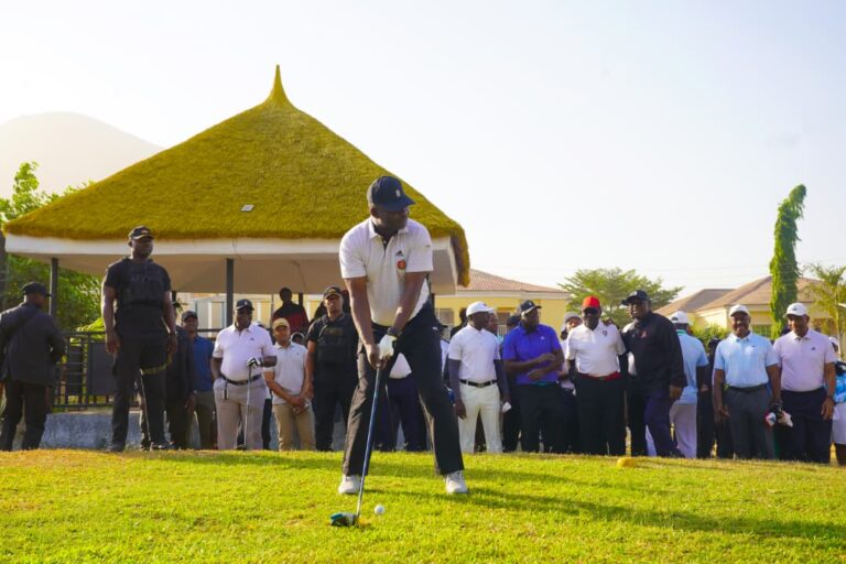 Armed Forces Mark Remembrance Day with Golf Kitty, Honour Fallen Heroes