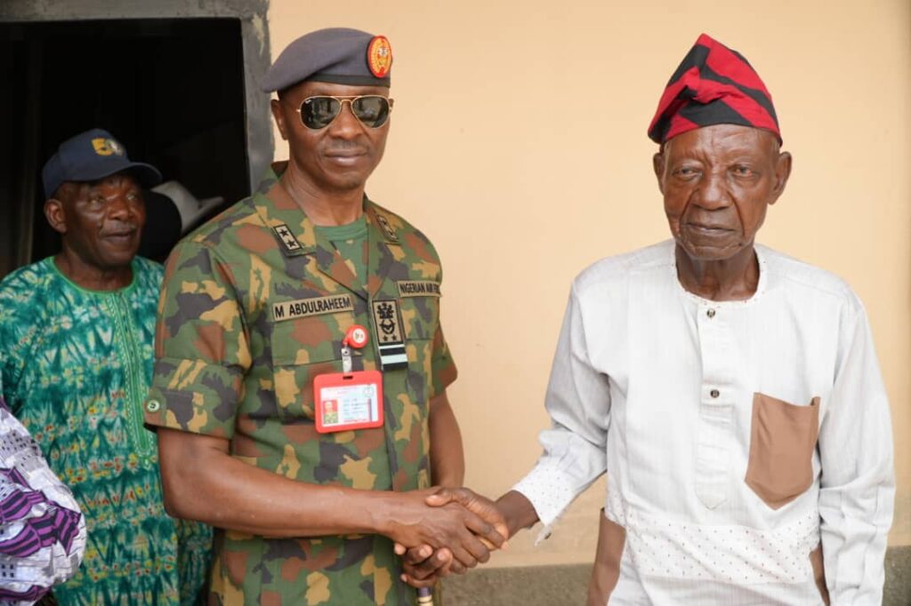 Chairman, Military Pensions Board, Honours Veteran Soldier in Nasarawa State.