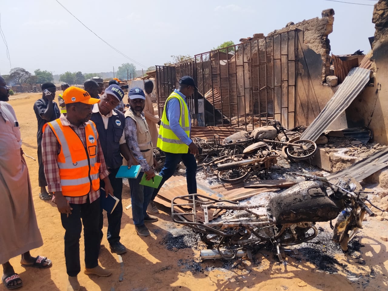 NEMA, KWASEMA Conduct On-the-Spot Assessment of Bandits’ Attack in Kwara Communities
‎