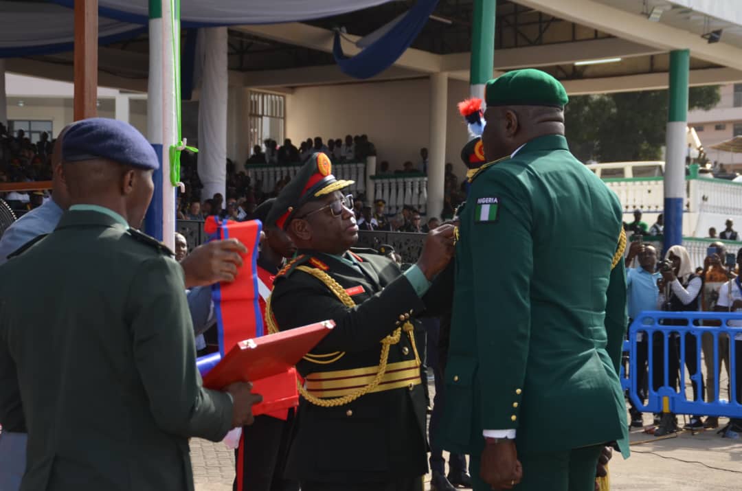 Sierra Leone honours CDS Oluyede with top national award
‎