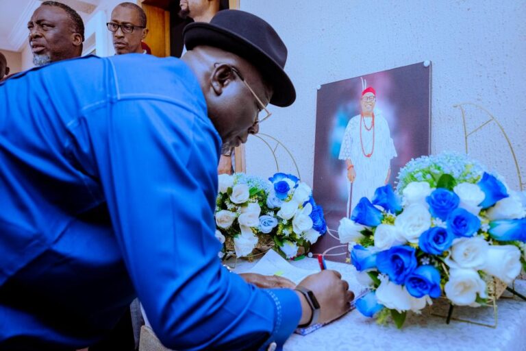 Oborevwori Pays Condolence Visit To Elue Family