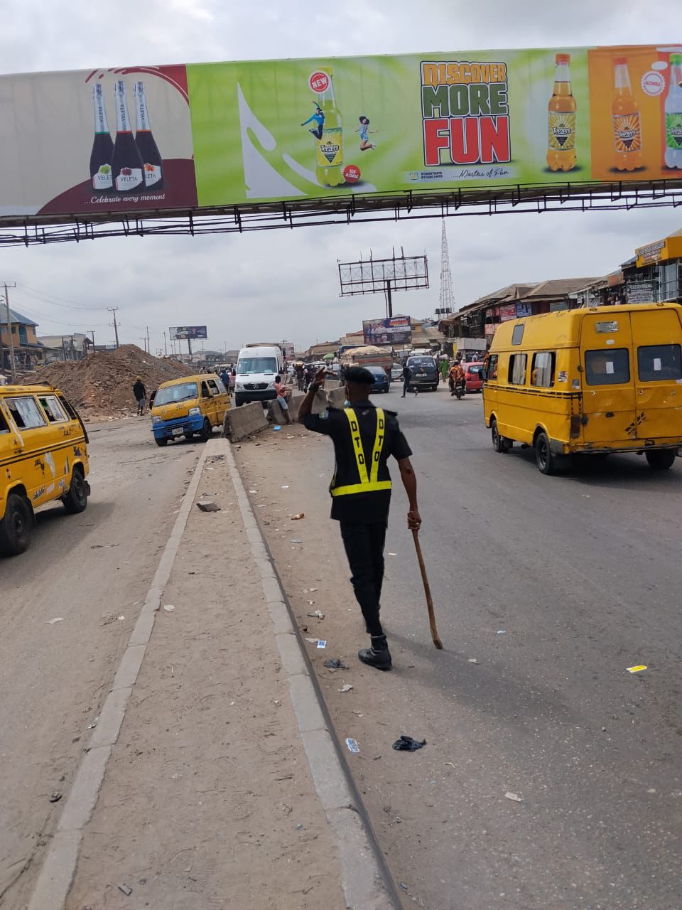 Ogun Police Impound Vehicles, Dismantle Roadside Structures In Fresh Crackdown On Gridlock