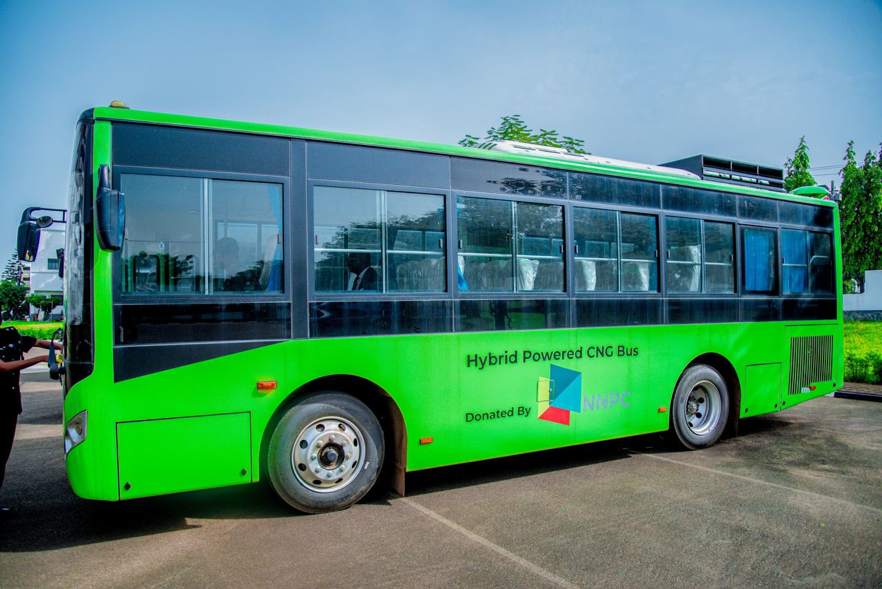 Police Launch Green Fleet As Trust Fund, PI-CNG Donate Special Buses