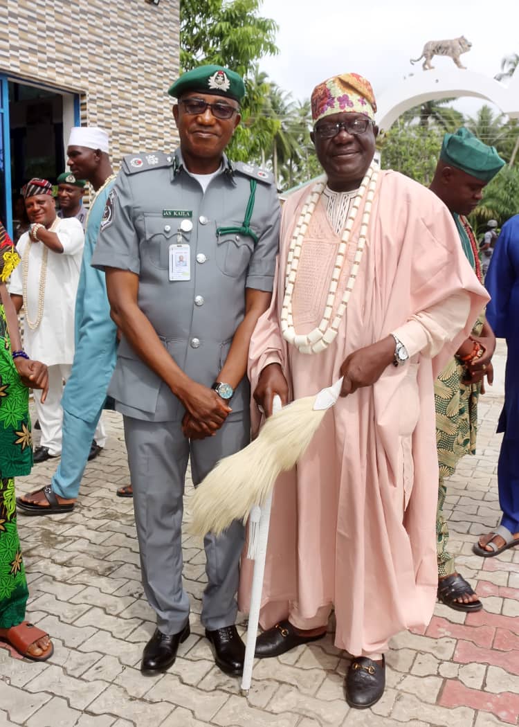 Seme Customs moves to dismantle trade barriers, deepens border diplomacy with traditional rulers, security agencies
‎