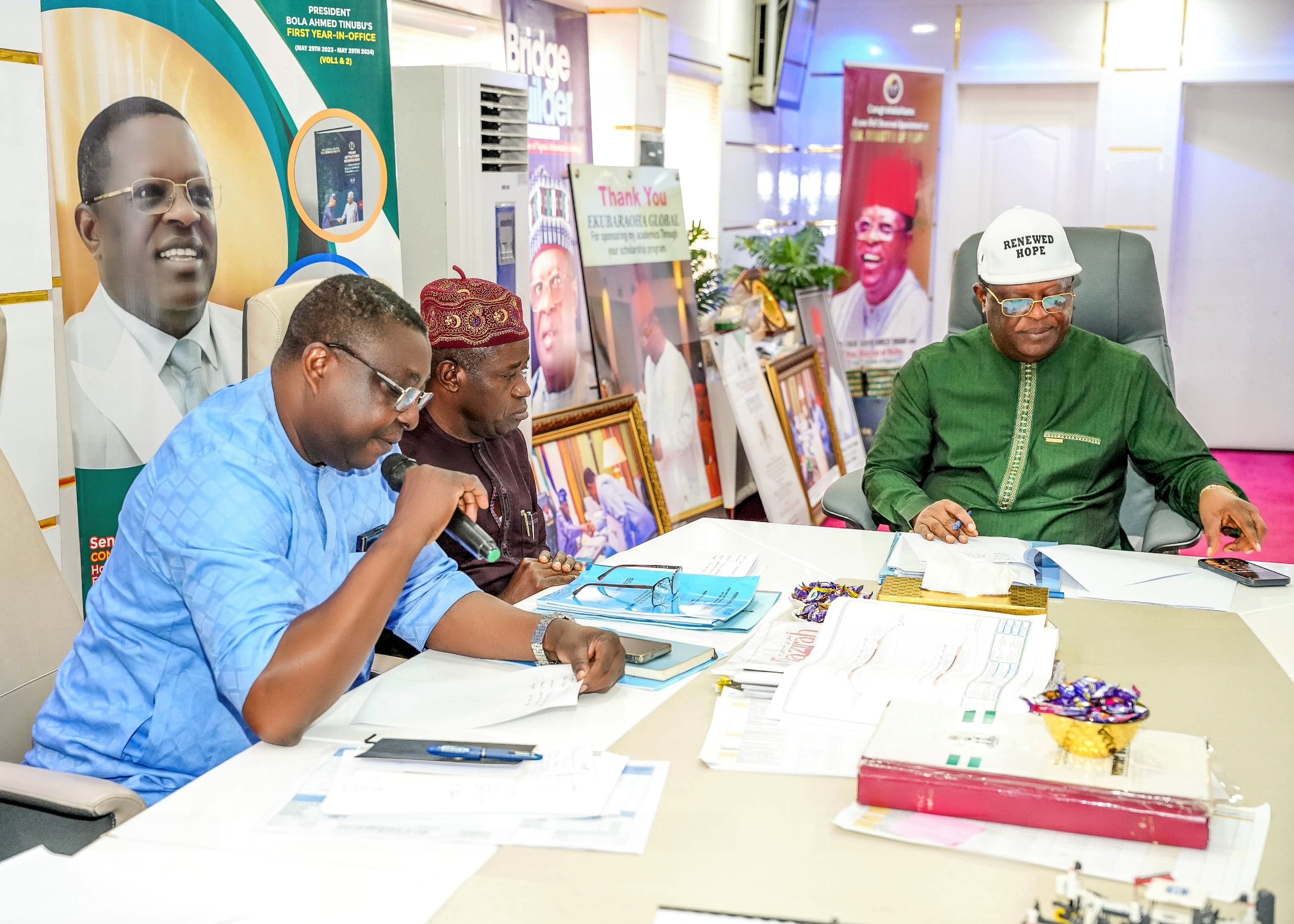 FG Awards Multi-Billion Naira Road Contracts, Umahi Targets 100-Year Concrete Highways
