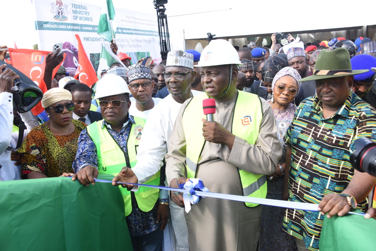 Tinubu flags off 700km Akwanga–Maiduguri superhighway, commissions Akwanga dual carriageway
‎