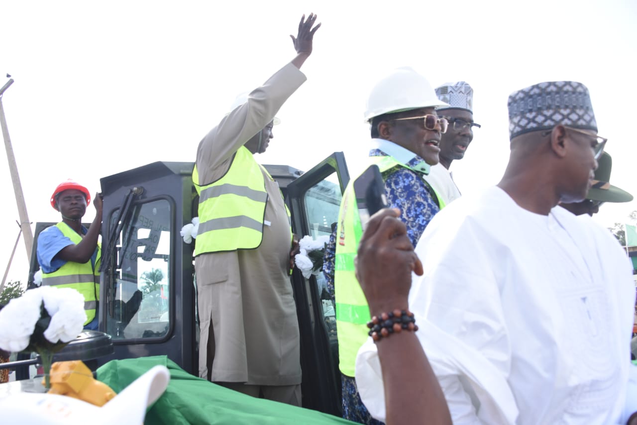 Tinubu flags off 700km Akwanga–Maiduguri superhighway, commissions Akwanga dual carriageway
‎