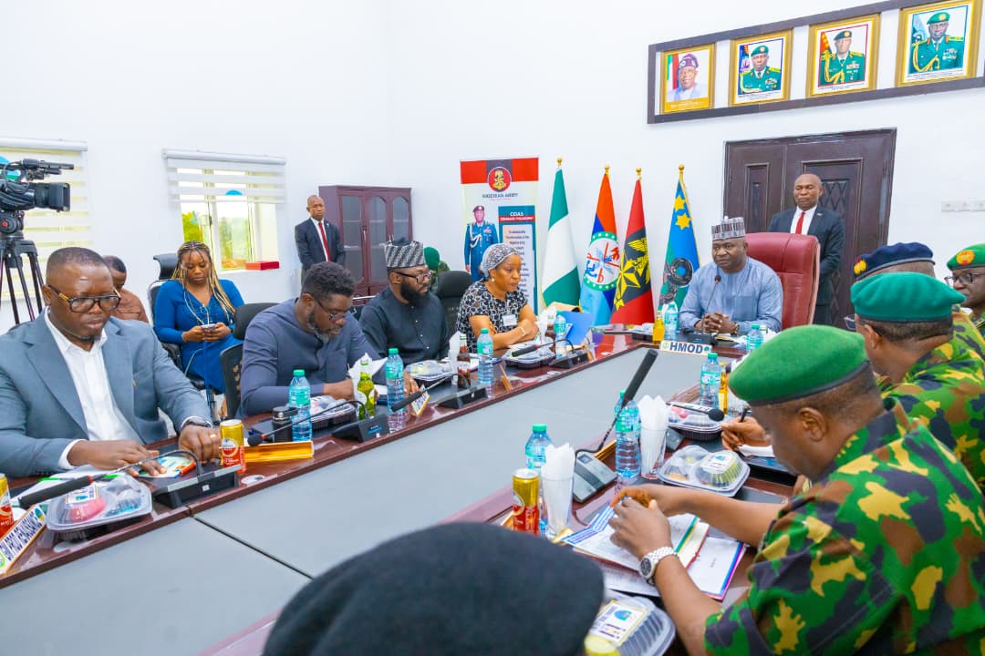 Defence minister seeks stronger military-oil sector partnership to curb crude theft
‎
‎
‎