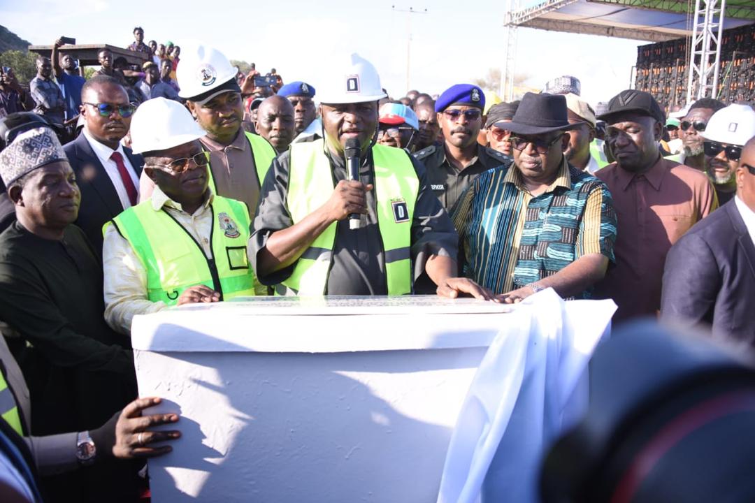 FG Flags Off Plateau Road Rehabilitation as Umahi Receives Ngas Chieftaincy Title
