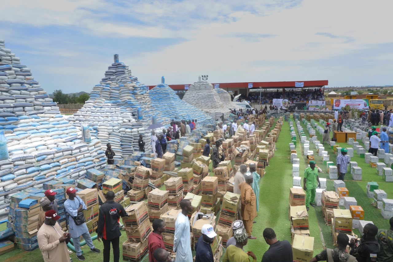 Borno: Zulum unveils 50% off fertiliser sale, free farm implement for 120,000 smallholder farmers
    