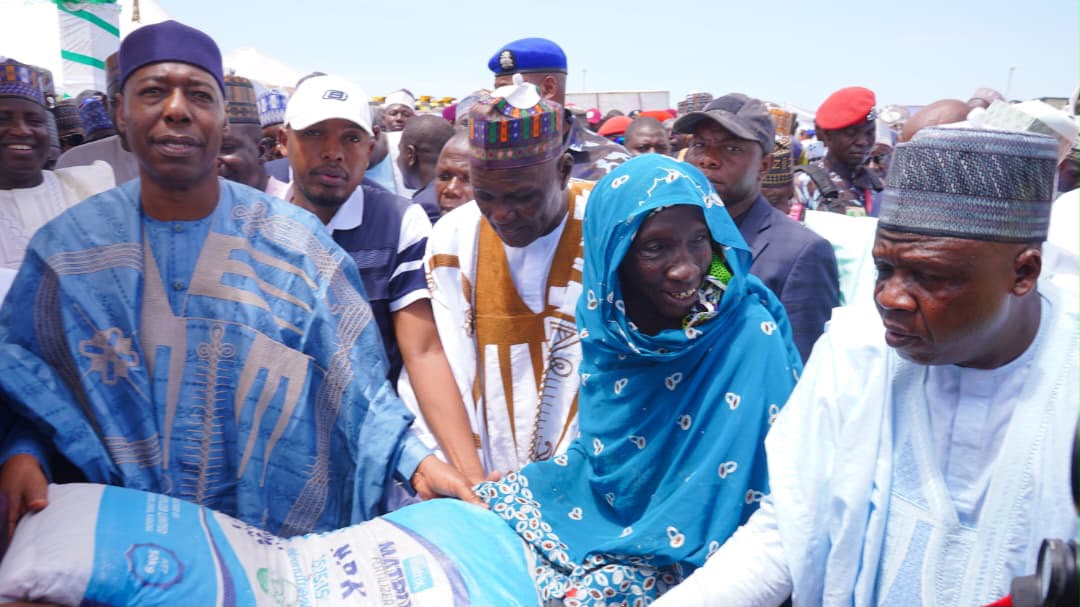 Borno: Zulum unveils 50% off fertiliser sale, free farm implement for 120,000 smallholder farmers
    