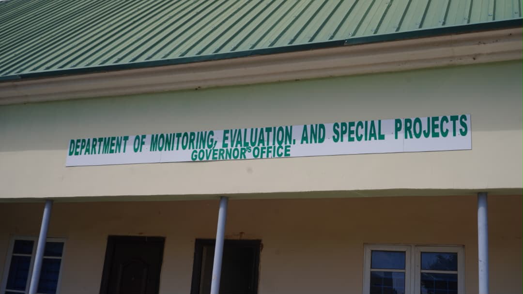 Zulum Conducts Official State Duties from Biu, Meets Security Chiefs 