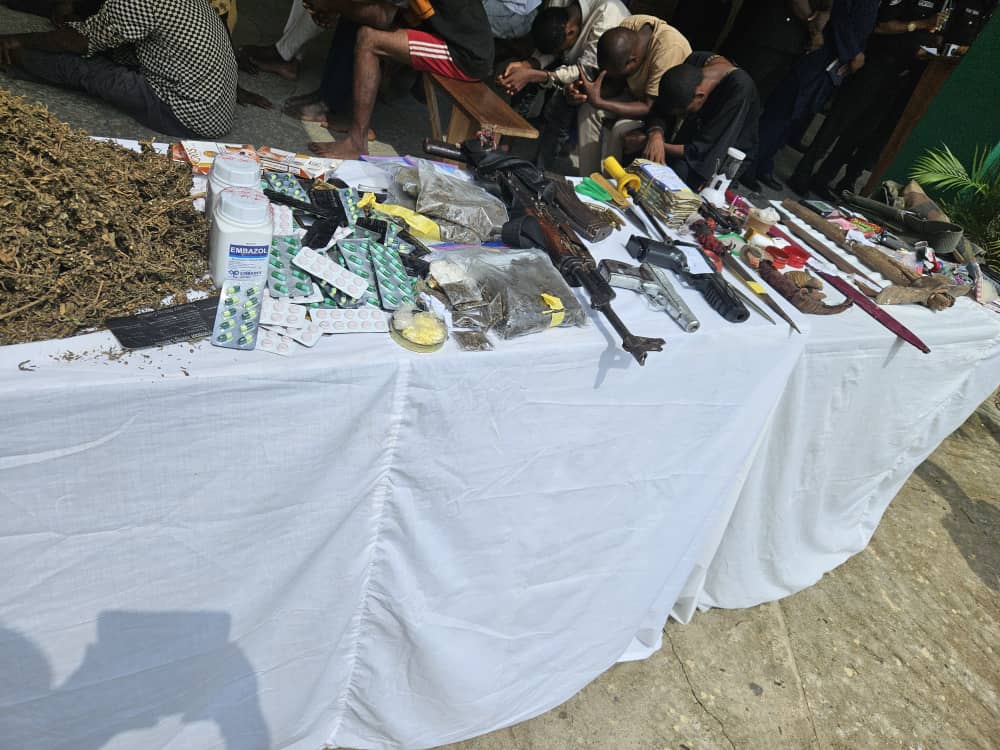 ‎FCT Police Smash Kidnap, 'One Chance' Gangs, Rescue Victim, Recover AK-47, Drugs
‎
‎