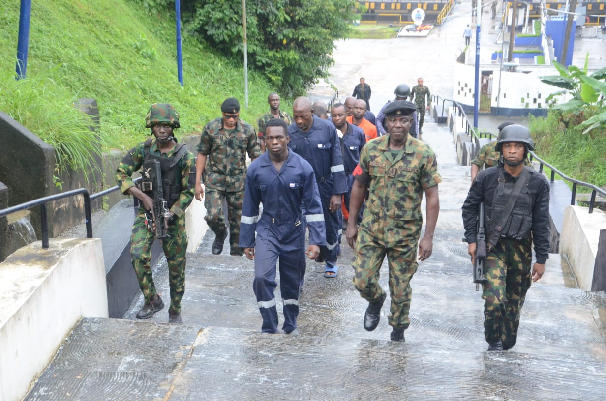 Nigerian Navy Intercepts Vessel Allegedly Siphoning Stolen Crude, Arrests 12 Crew Members in Akwa Ibom