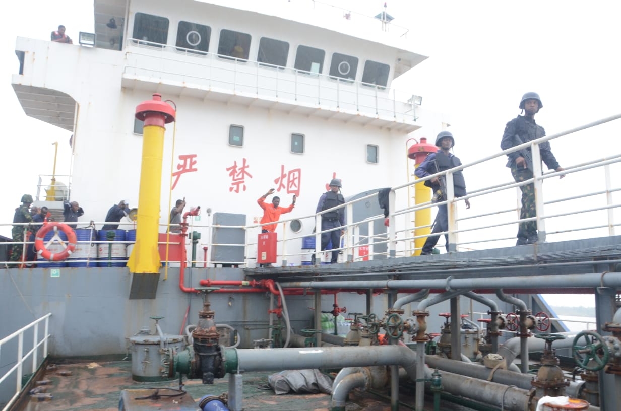 Nigerian Navy Intercepts Vessel Allegedly Siphoning Stolen Crude, Arrests 12 Crew Members in Akwa Ibom
