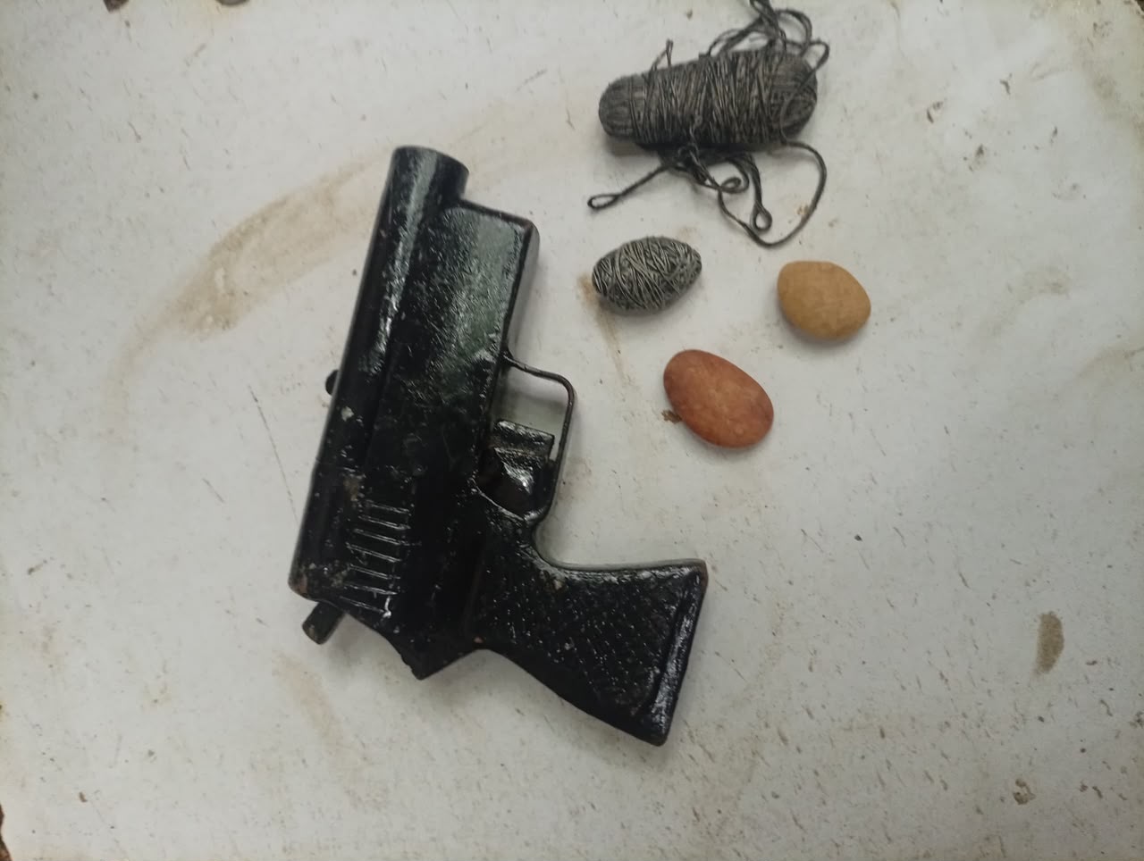 ‎Police arrest suspected armed robber, recover locally made pistol in Lagos
‎