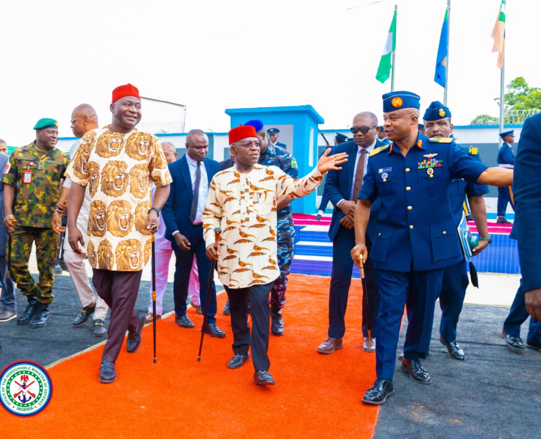 ‎Defence Minister Hails Otti Over NAF Facility, Pledges Stronger South-East Security
‎