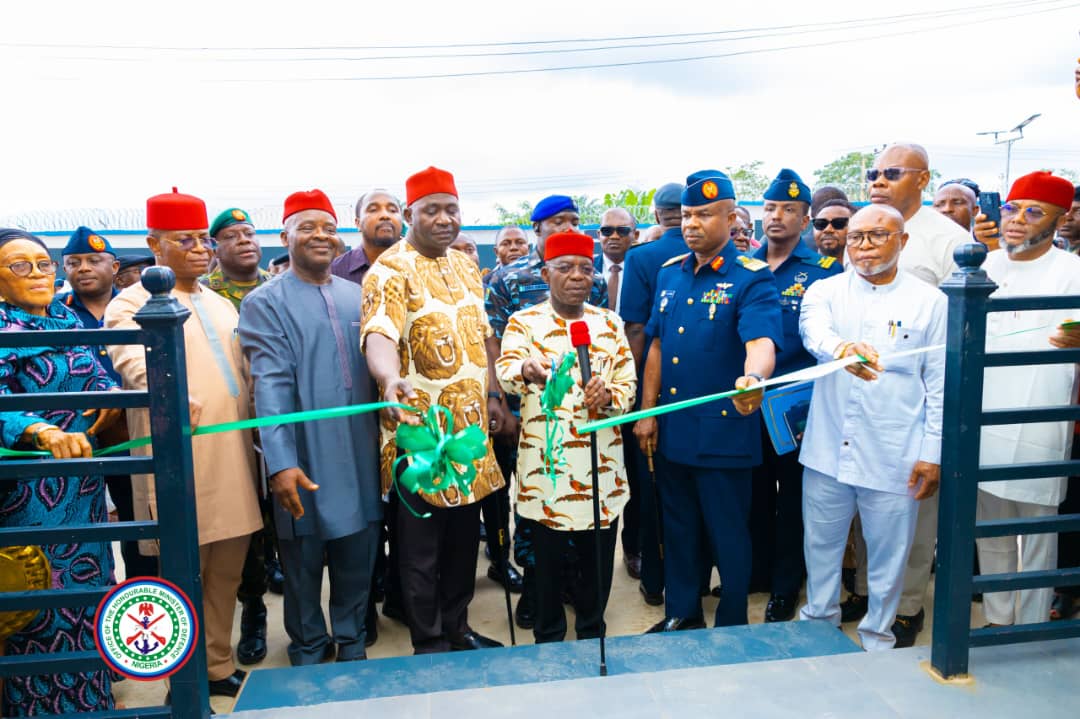 ‎Defence Minister Hails Otti Over NAF Facility, Pledges Stronger South-East Security
‎