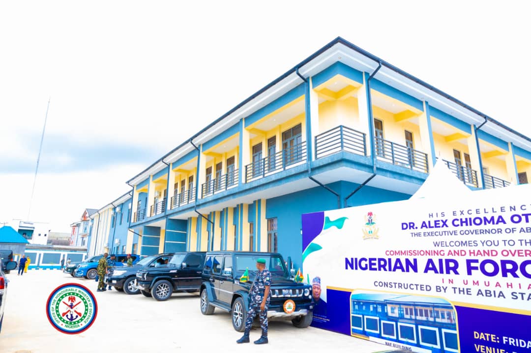 ‎Defence Minister Hails Otti Over NAF Facility, Pledges Stronger South-East Security
‎
