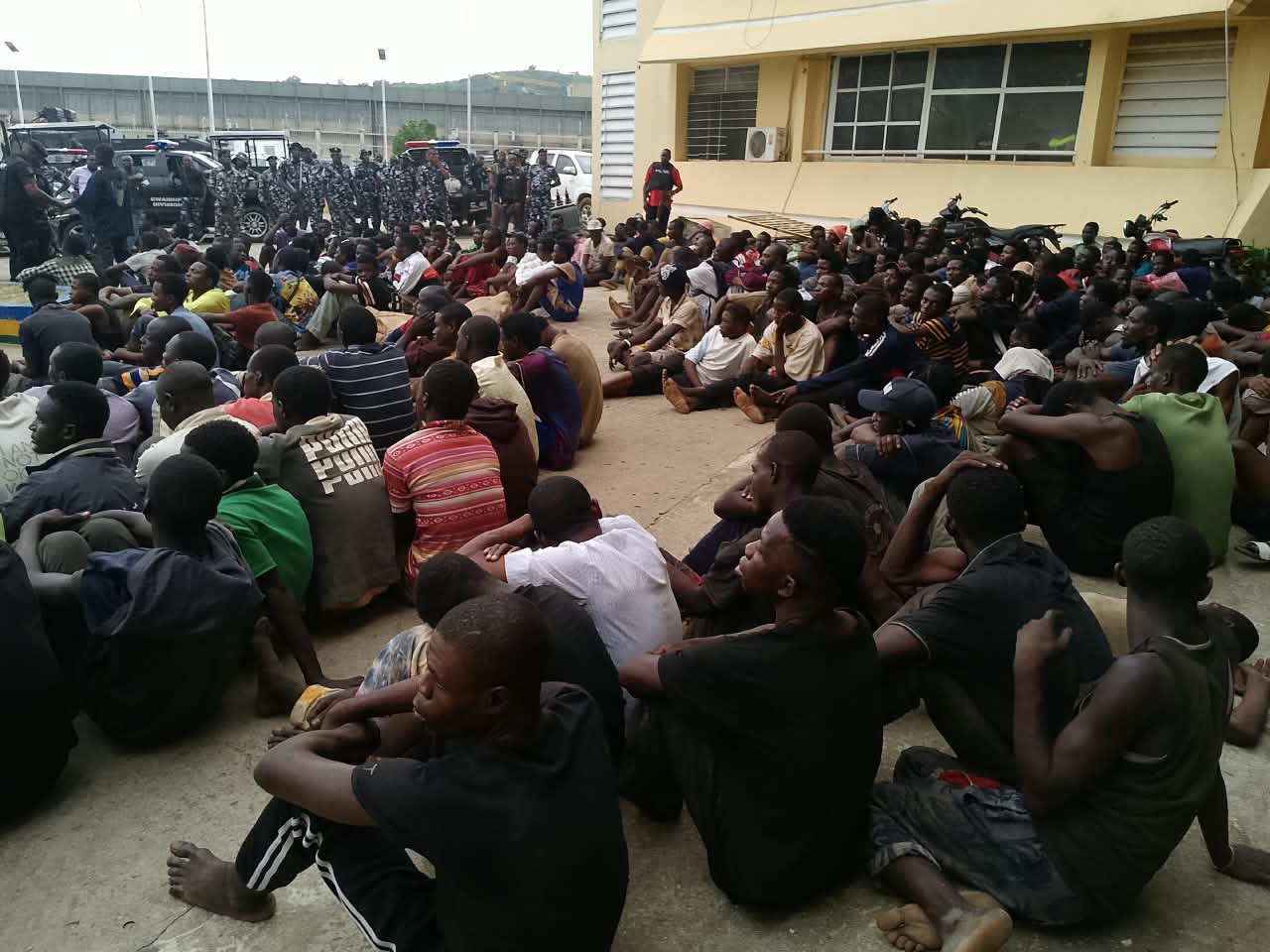 FCT police raid crime flashpoints, arrest 300, recover knives, drugs, toy gun