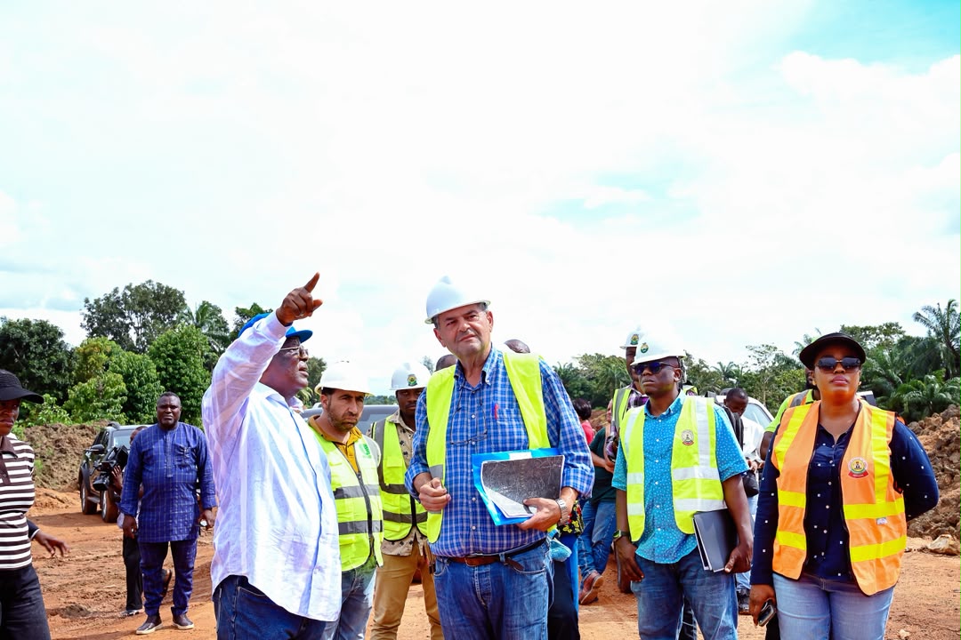 Umahi Orders Contractors To Spare Buildings Along Calabar-Abuja Highway