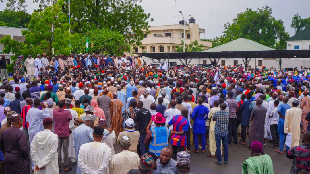 Defying rain, Zulum kicks off mobilisation for Tinubu after US trip